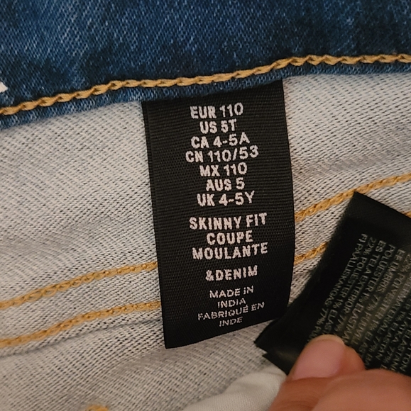 4 pairs 5T H&M Jeans - Picture 3 of 7